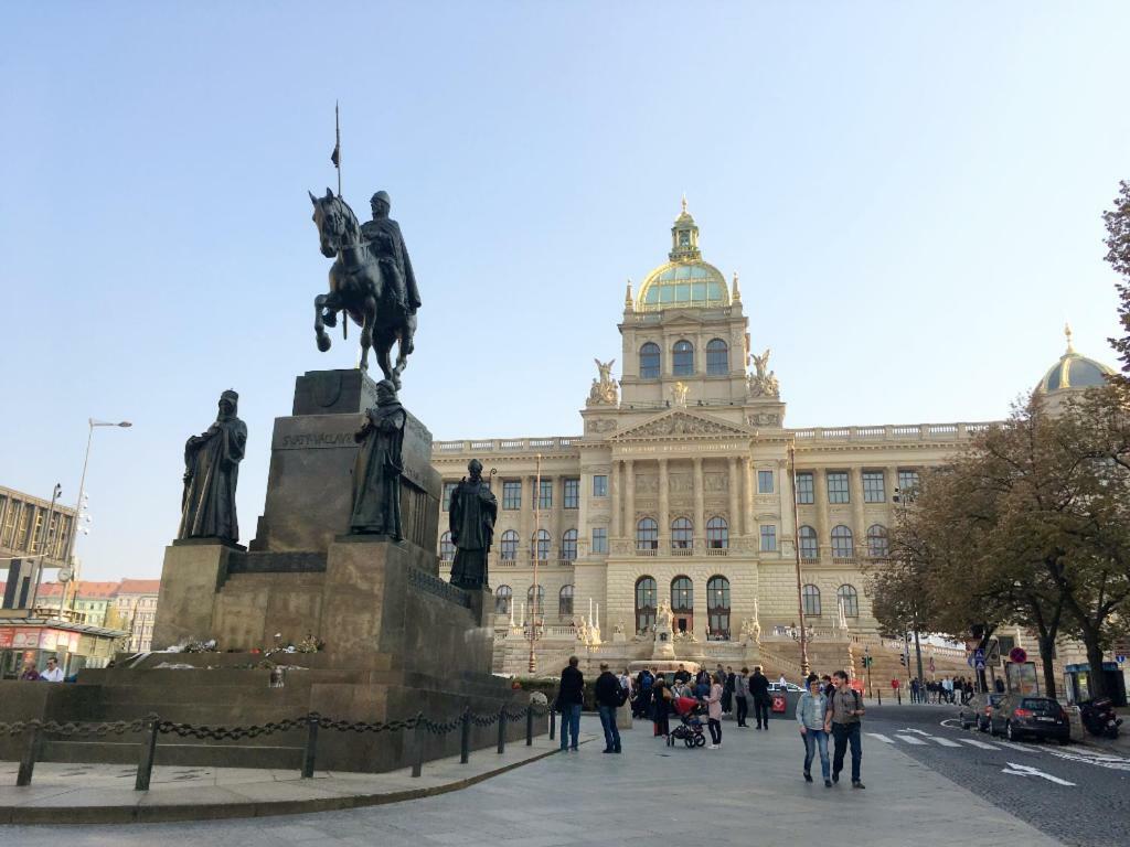 Prague Palace - Wenceslas Square Bagian luar foto